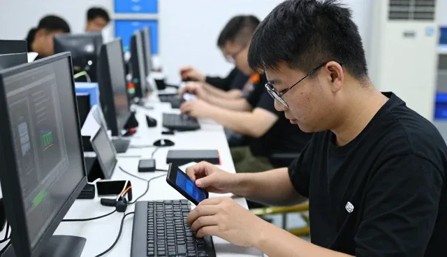 东莞市利联贸易有限公司解析定制U盘礼品套装的发展趋势